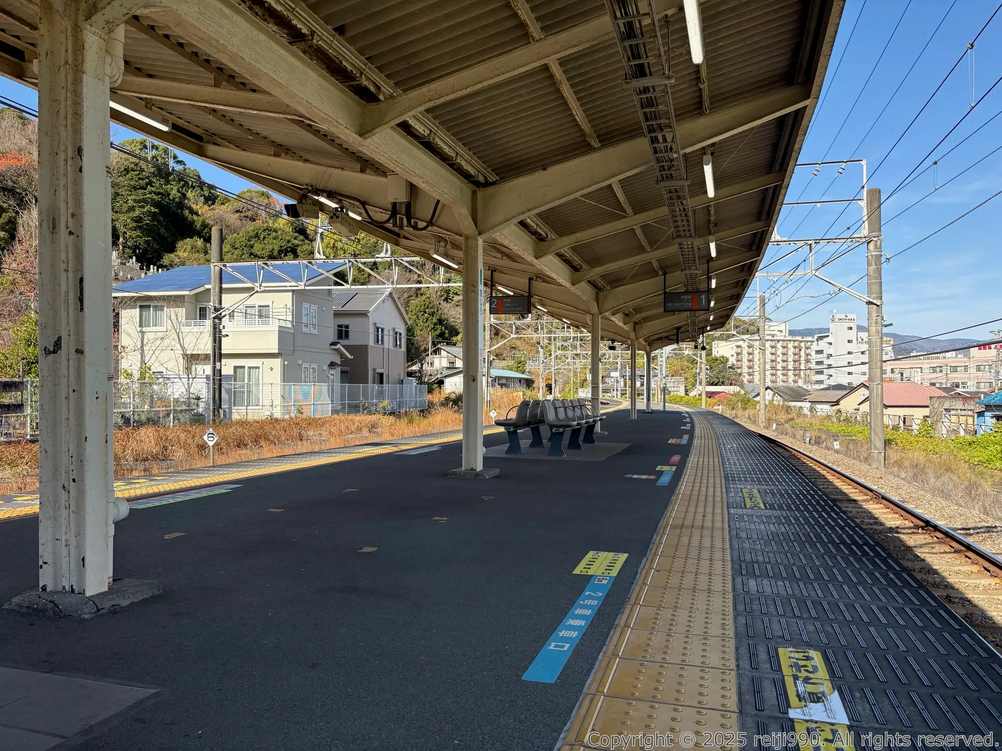 網代駅ホーム